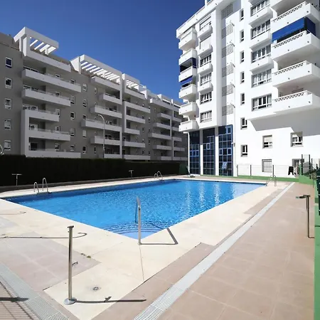 Sleeps 8 Aircon Secure Underground Parking Free Netflix Fast Internet Apartament *