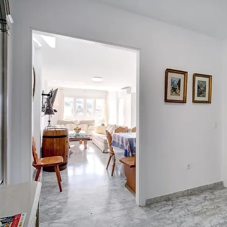 Sleeps 8 Aircon Fast Wifi 63 Inch Tv Secure Underground Parking Free Netflix * Marbella