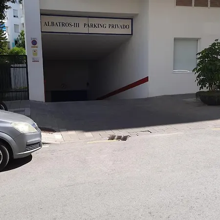 Sleeps 8 Aircon Fast Wifi 63 Inch Tv Secure Underground Parking Free Netflix *