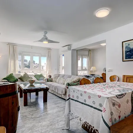 Apartment Sleeps 8 Aircon Fast Wifi 63 Inch Tv Secure Underground Parking Free Netflix Marbella