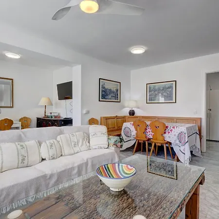 Apartment Sleeps 8 Aircon Fast Wifi 63 Inch Tv Secure Underground Parking Free Netflix *