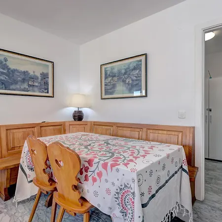 Sleeps 8 Aircon Fast Wifi 63 Inch Tv Secure Underground Parking Free Netflix Apartment Marbella