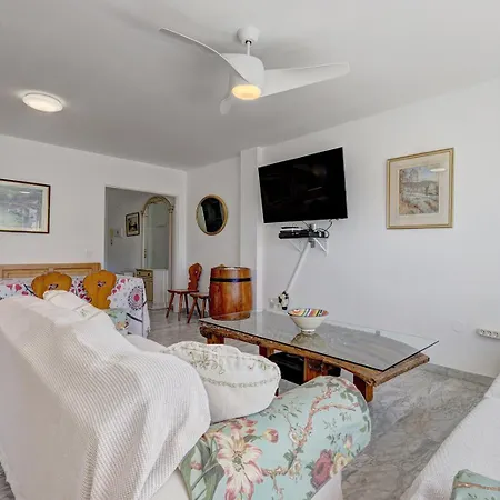 Sleeps 8 Aircon Fast Wifi 63 Inch Tv Secure Underground Parking Free Netflix Marbella