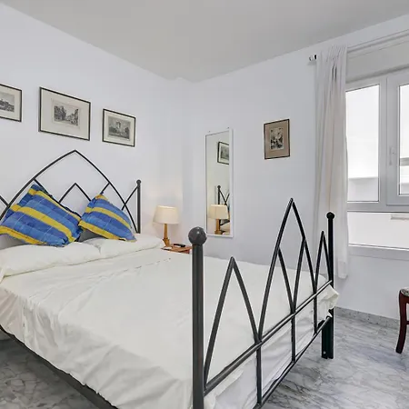 Sleeps 8 Aircon Fast Wifi 63 Inch Tv Secure Underground Parking Free Netflix Apartment Marbella