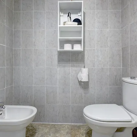 Apartment Sleeps 8 Aircon Fast Wifi 63 Inch Tv Secure Underground Parking Free Netflix