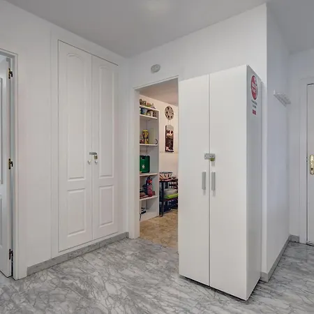 Apartment Sleeps 8 Aircon Secure Underground Parking Free Netflix Fast Internet *