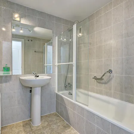 Apartment Sleeps 8 Aircon Fast Wifi 63 Inch Tv Secure Underground Parking Free Netflix Marbella