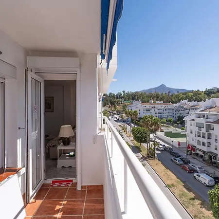 Sleeps 8 Aircon Fast Wifi 63 Inch Tv Secure Underground Parking Free Netflix Apartment Marbella