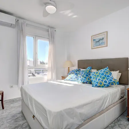 Sleeps 8 Aircon Fast Wifi 63 Inch Tv Secure Underground Parking Free Netflix Apartment Marbella